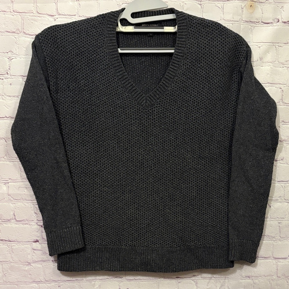BANANA REPUBLIC Modern V-Neck Charcoal Sweater Sz: Small